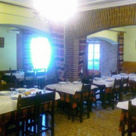 Hostal Restaurante Ceres mesas y sillas