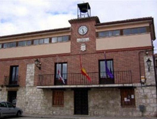 Hostal Restaurante Ceres fachada de vivienda con banderas